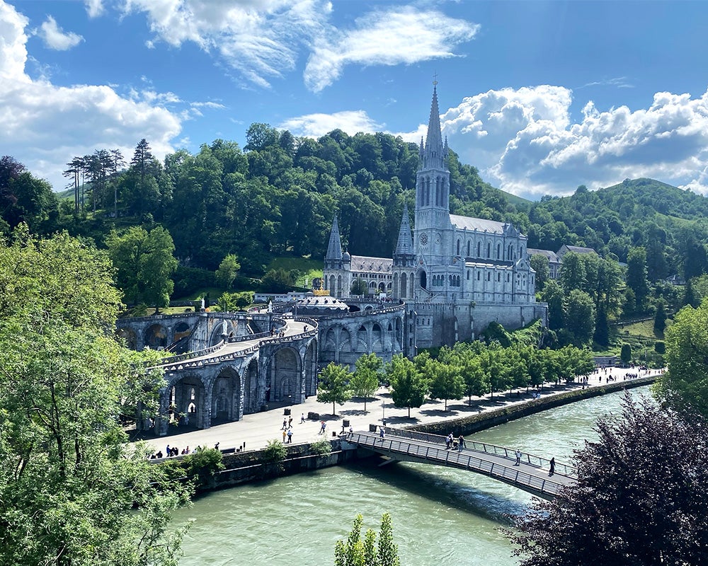 School of Nursing Students Provide Spiritual Care to Pilgrims in ...