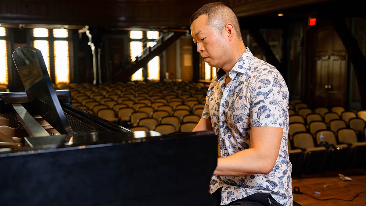 Andrew Yu plays the piano